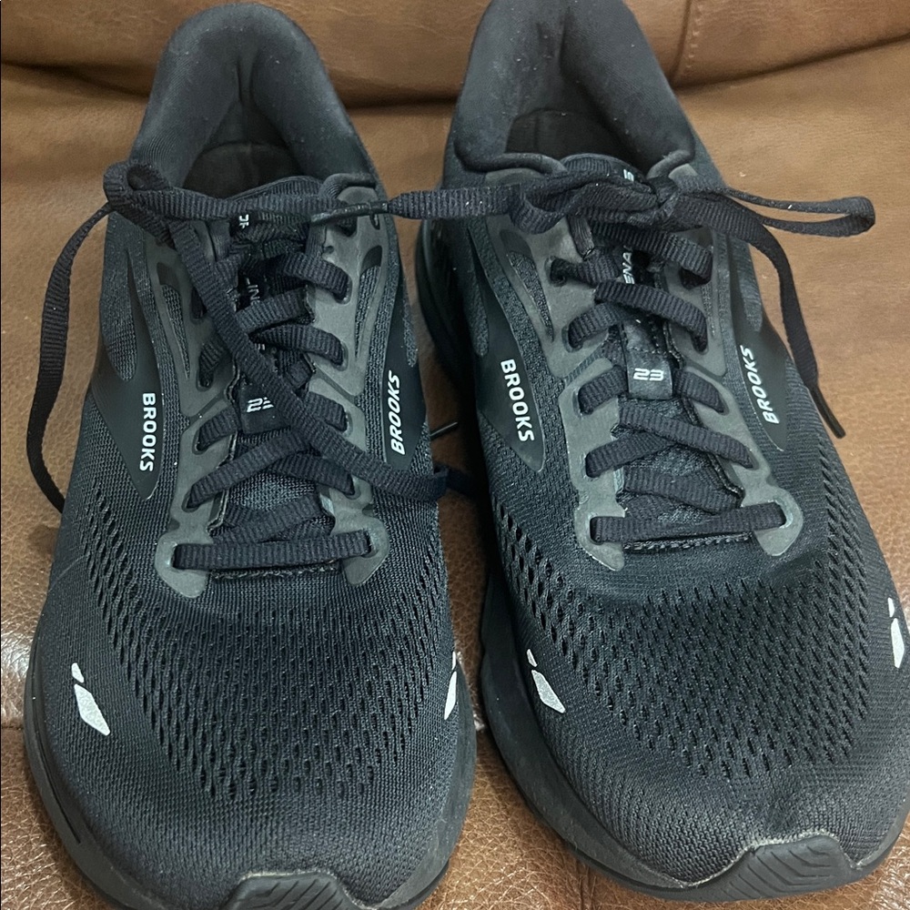 Brooks Men's Black Adrenaline GTS Sneakers size 10 - Picture 9 of 9